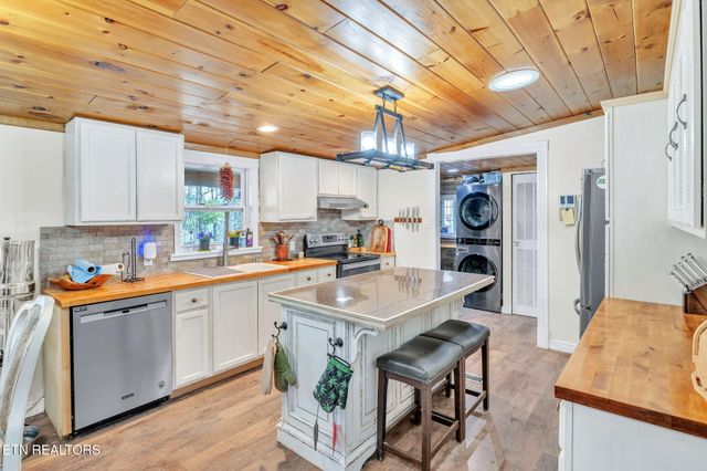 351 Zac Rd, Sunbright, TN 37872