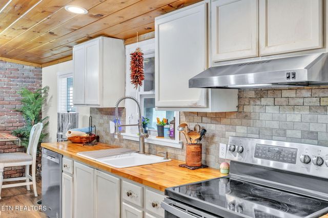 351 Zac Rd, Sunbright, TN 37872