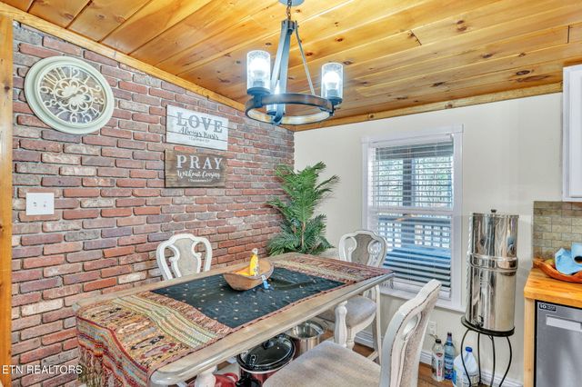 351 Zac Rd, Sunbright, TN 37872