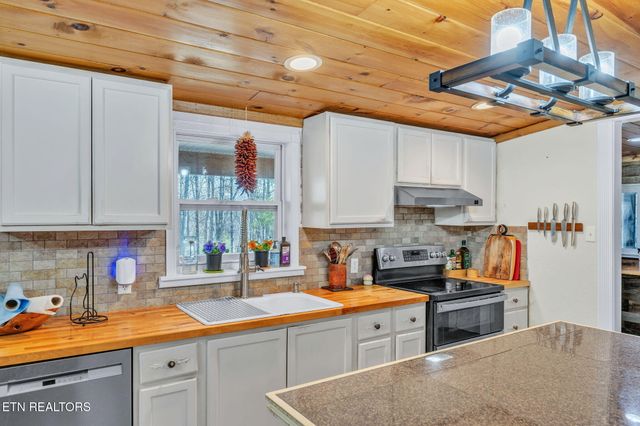 351 Zac Rd, Sunbright, TN 37872