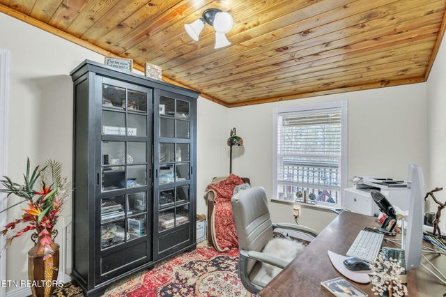 351 Zac Rd, Sunbright, TN 37872