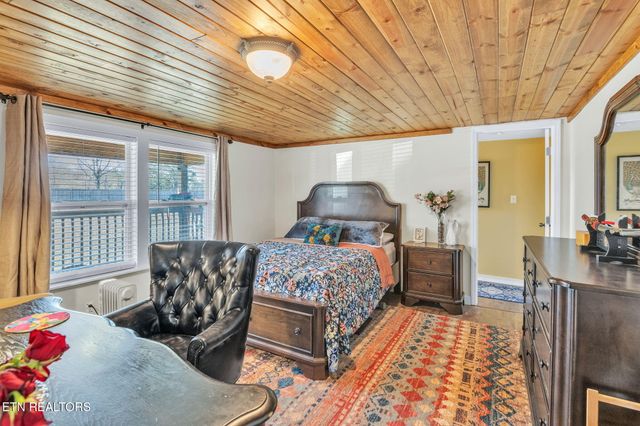 351 Zac Rd, Sunbright, TN 37872