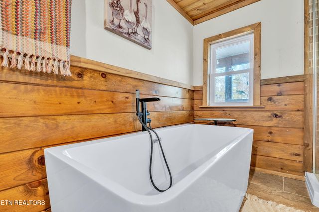 351 Zac Rd, Sunbright, TN 37872