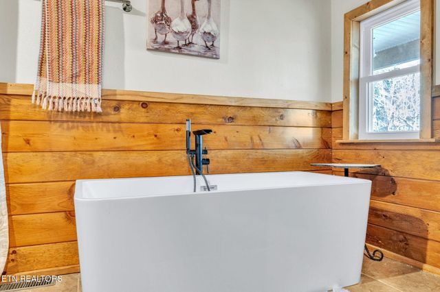 351 Zac Rd, Sunbright, TN 37872