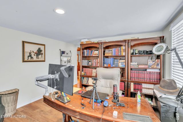 351 Zac Rd, Sunbright, TN 37872