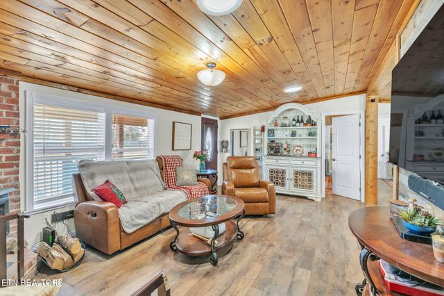 351 Zac Rd, Sunbright, TN 37872