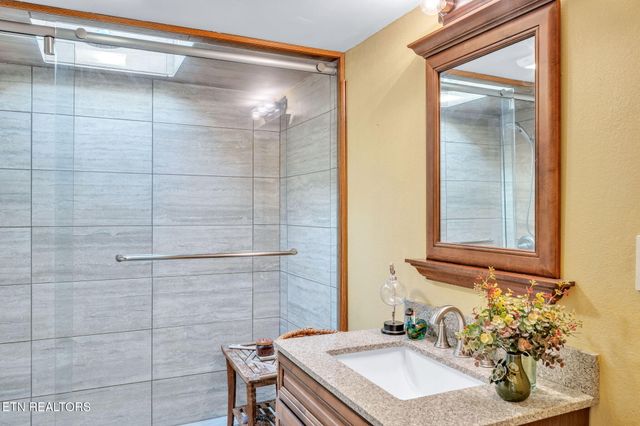 351 Zac Rd, Sunbright, TN 37872