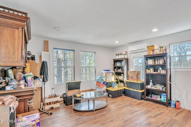 351 Zac Rd, Sunbright, TN 37872