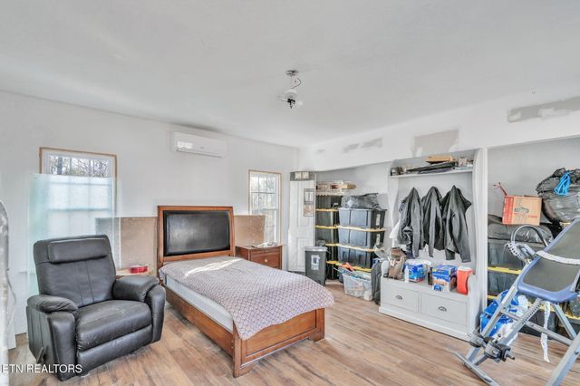 351 Zac Rd, Sunbright, TN 37872