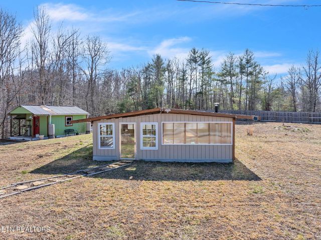 351 Zac Rd, Sunbright, TN 37872