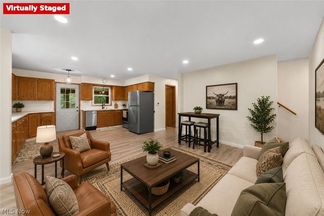 2134 Plymouth Drive, Uniontown, OH 44685