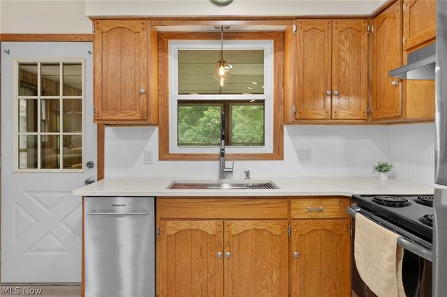 2134 Plymouth Drive, Uniontown, OH 44685