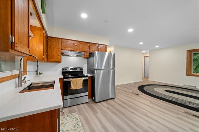 2134 Plymouth Drive, Uniontown, OH 44685