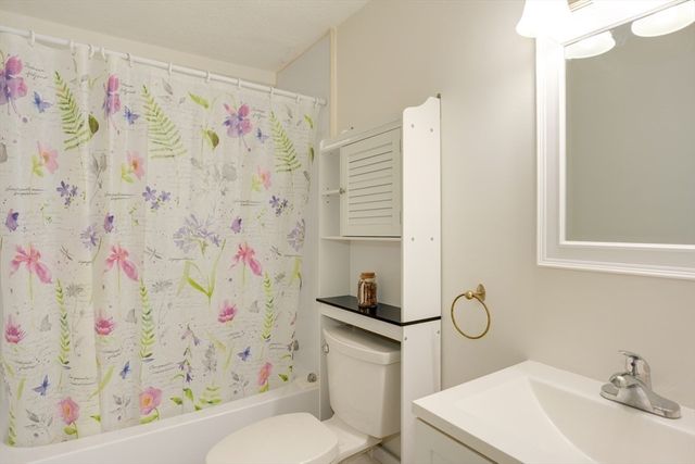 26 Walden Drive 4, Natick, MA 01760