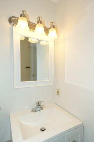 26 Walden Drive 4, Natick, MA 01760