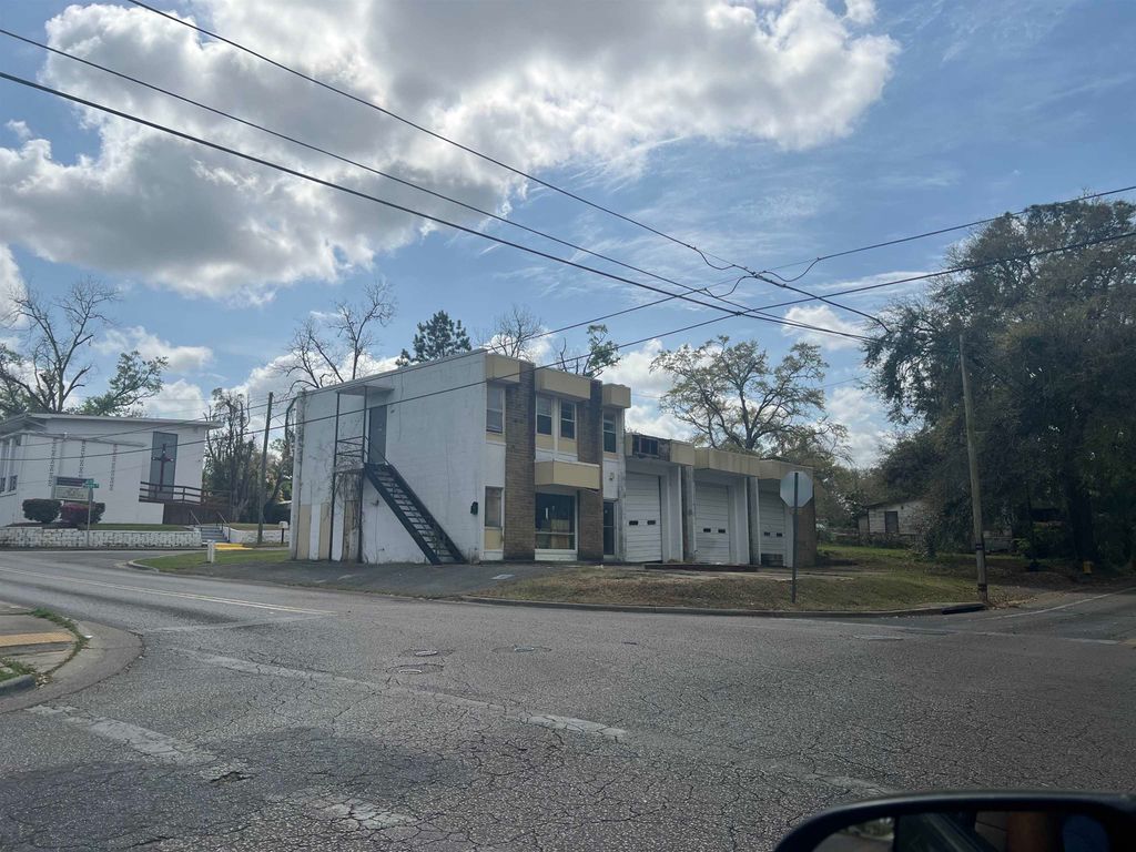 2101 Holton Street, Tallahassee, FL 32310