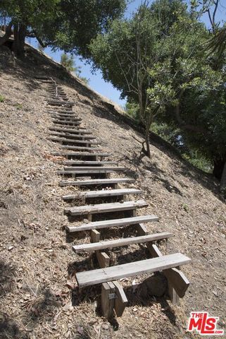 1023 Hollybush, Los Angeles, CA 90077