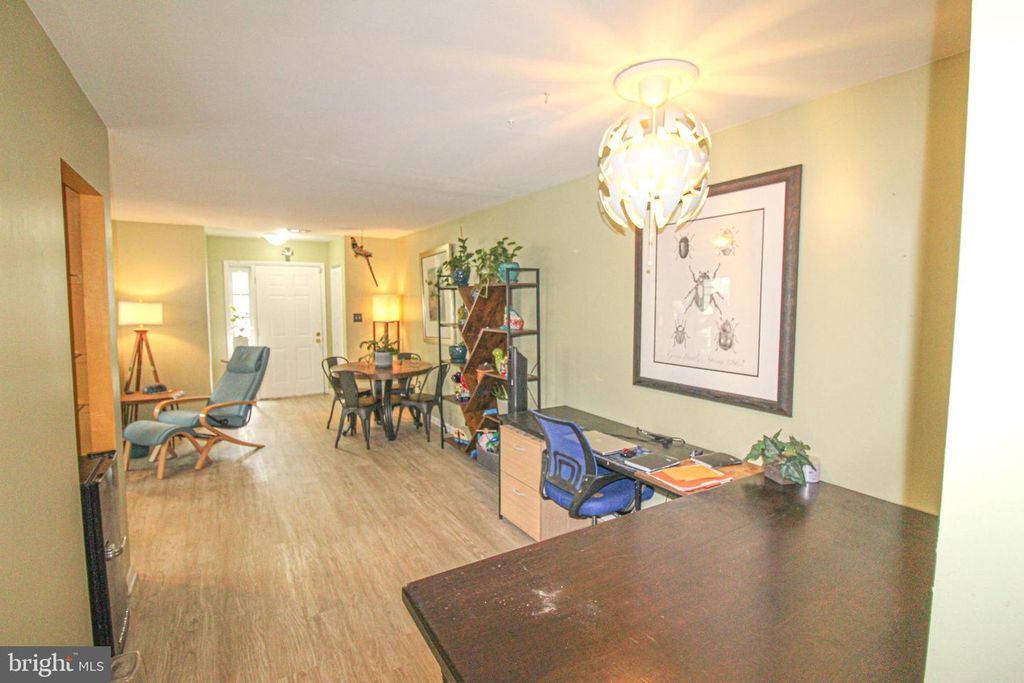 Image 13 of property listing at 19941 APPLEDOWRE CIR #102, Germantown, MD 20876