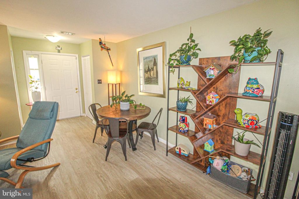 Image 14 of property listing at 19941 APPLEDOWRE CIR #102, Germantown, MD 20876