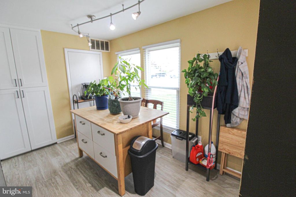 Image 21 of property listing at 19941 APPLEDOWRE CIR #102, Germantown, MD 20876