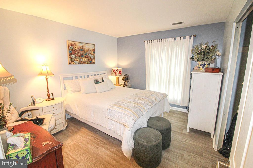 Image 25 of property listing at 19941 APPLEDOWRE CIR #102, Germantown, MD 20876