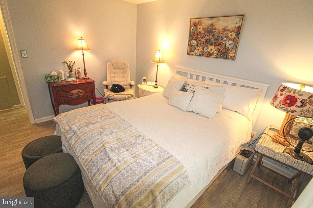 Image 26 of property listing at 19941 APPLEDOWRE CIR #102, Germantown, MD 20876