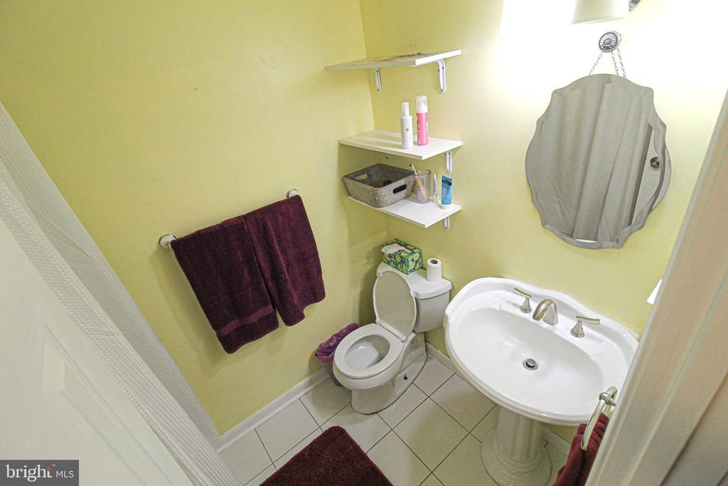 Image 27 of property listing at 19941 APPLEDOWRE CIR #102, Germantown, MD 20876