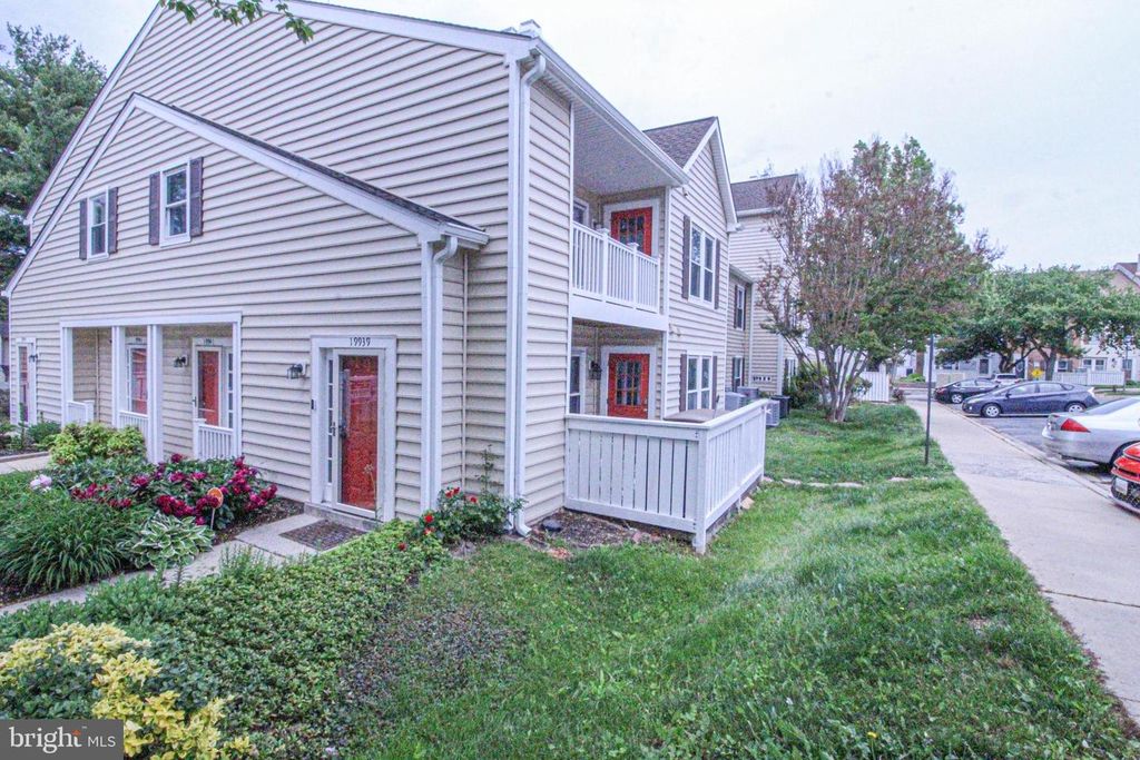 Image 3 of property listing at 19941 APPLEDOWRE CIR #102, Germantown, MD 20876