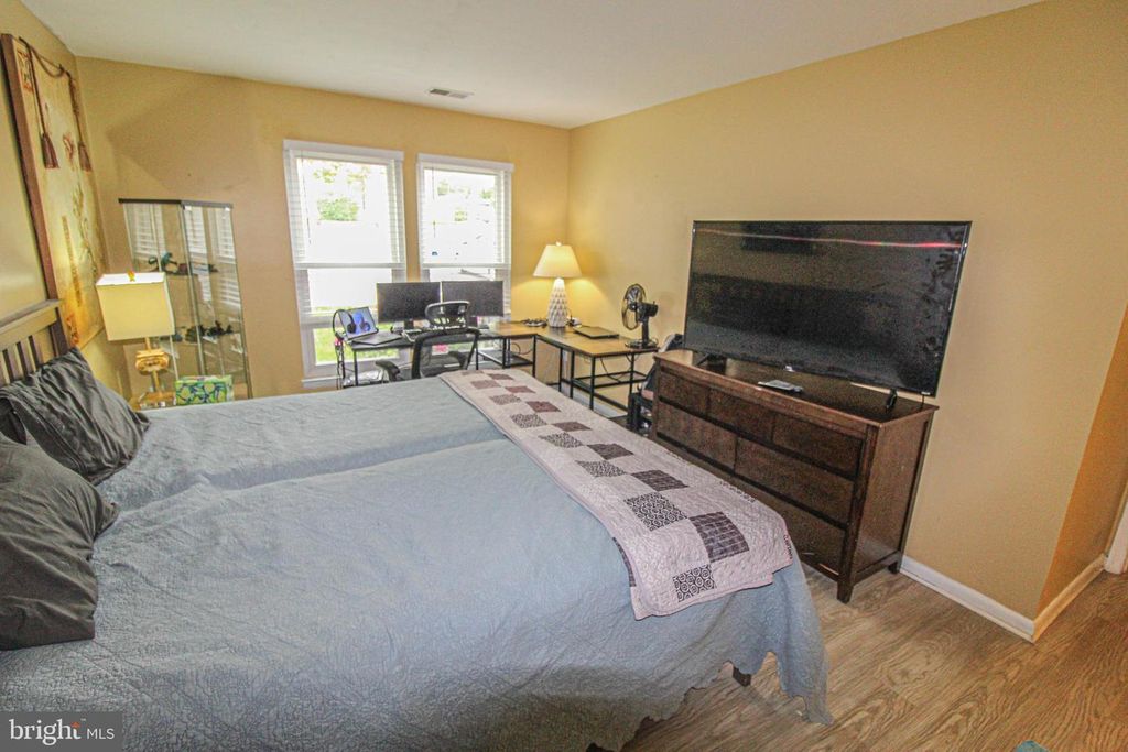 Image 30 of property listing at 19941 APPLEDOWRE CIR #102, Germantown, MD 20876