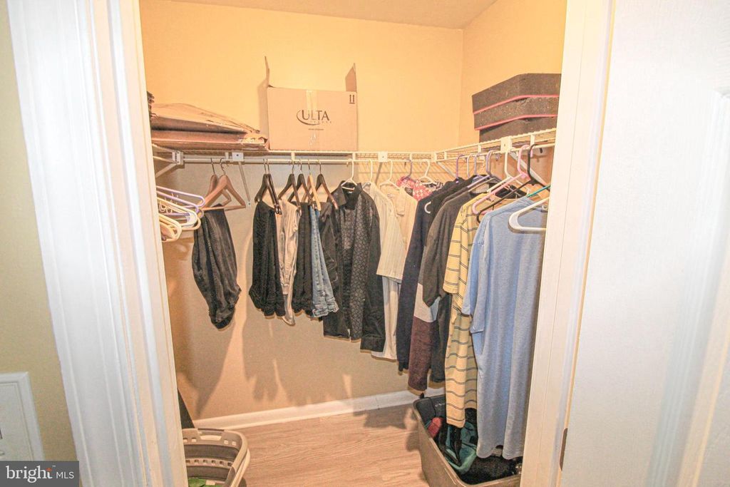 Image 32 of property listing at 19941 APPLEDOWRE CIR #102, Germantown, MD 20876