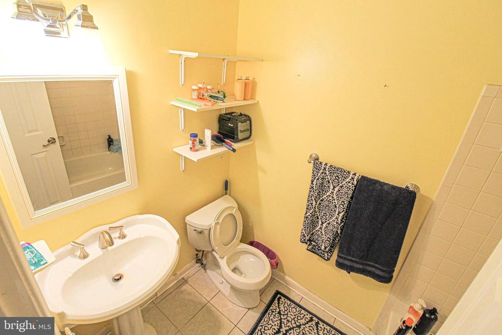 Image 33 of property listing at 19941 APPLEDOWRE CIR #102, Germantown, MD 20876