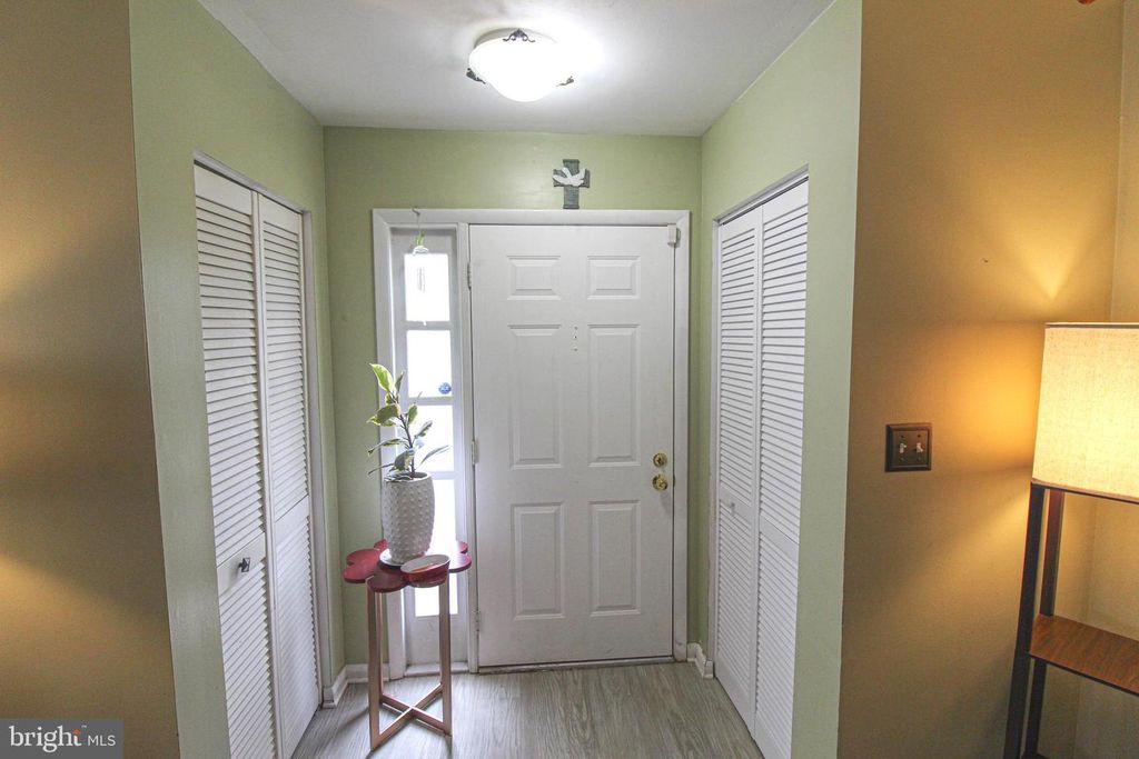 Image 6 of property listing at 19941 APPLEDOWRE CIR #102, Germantown, MD 20876