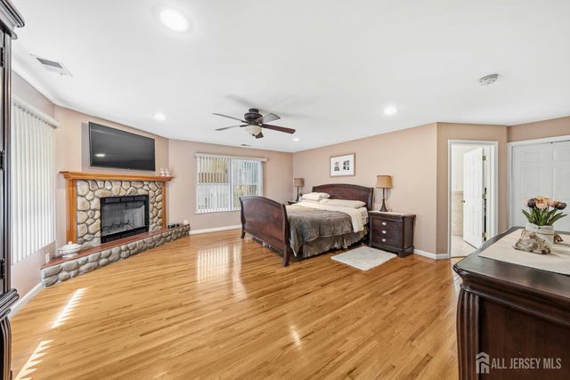 13 W 5th Avenue, Linden, NJ 07036