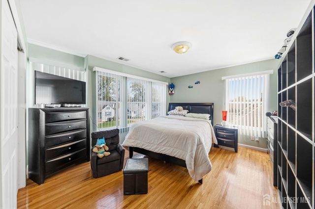 13 W 5th Avenue, Linden, NJ 07036