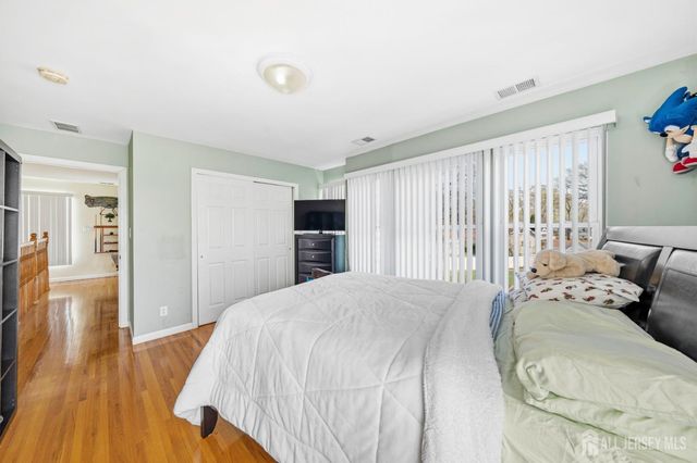 13 W 5th Avenue, Linden, NJ 07036