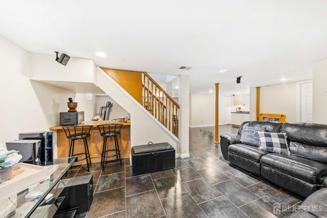 13 W 5th Avenue, Linden, NJ 07036