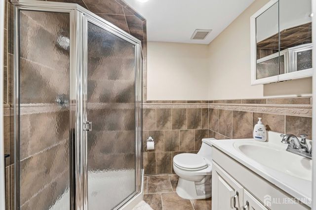 13 W 5th Avenue, Linden, NJ 07036