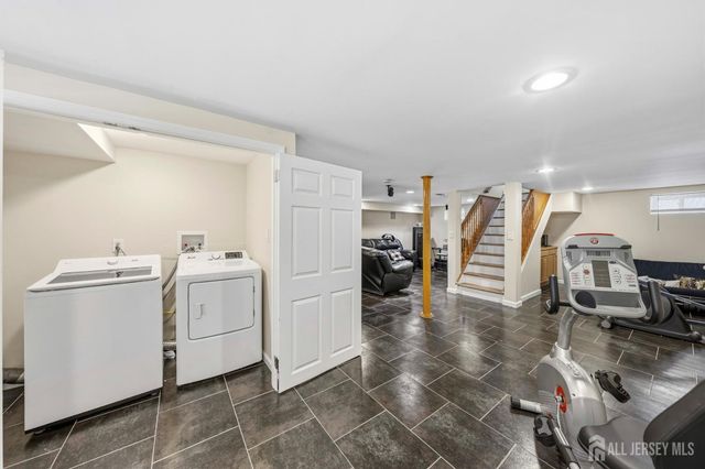 13 W 5th Avenue, Linden, NJ 07036