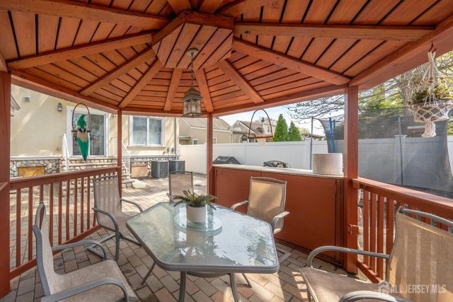 13 W 5th Avenue, Linden, NJ 07036