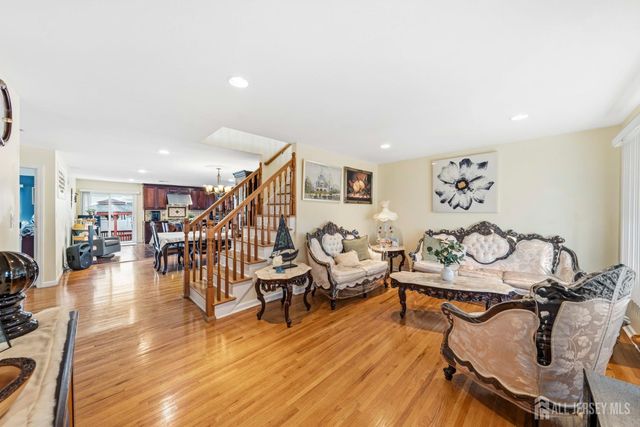 13 W 5th Avenue, Linden, NJ 07036
