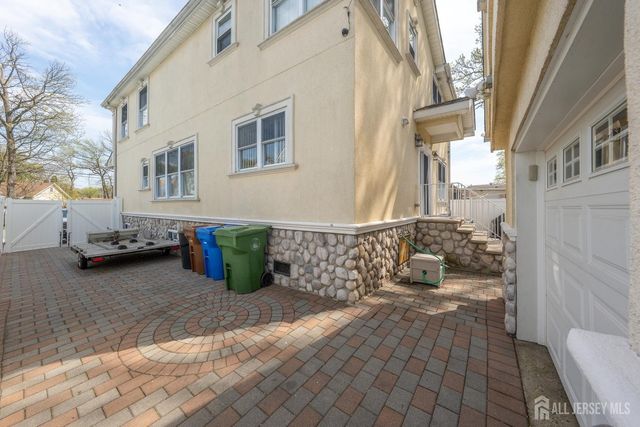 13 W 5th Avenue, Linden, NJ 07036