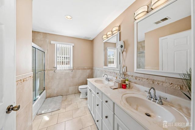 13 W 5th Avenue, Linden, NJ 07036