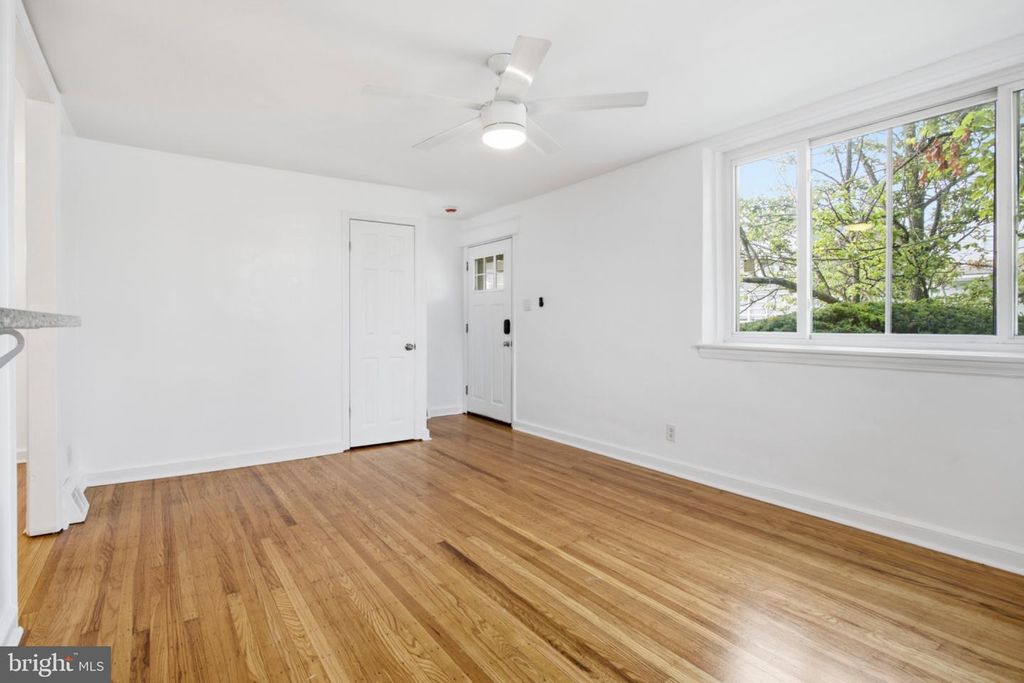 101 E OAK LN, GLENOLDEN, PA 19036 — photo 4