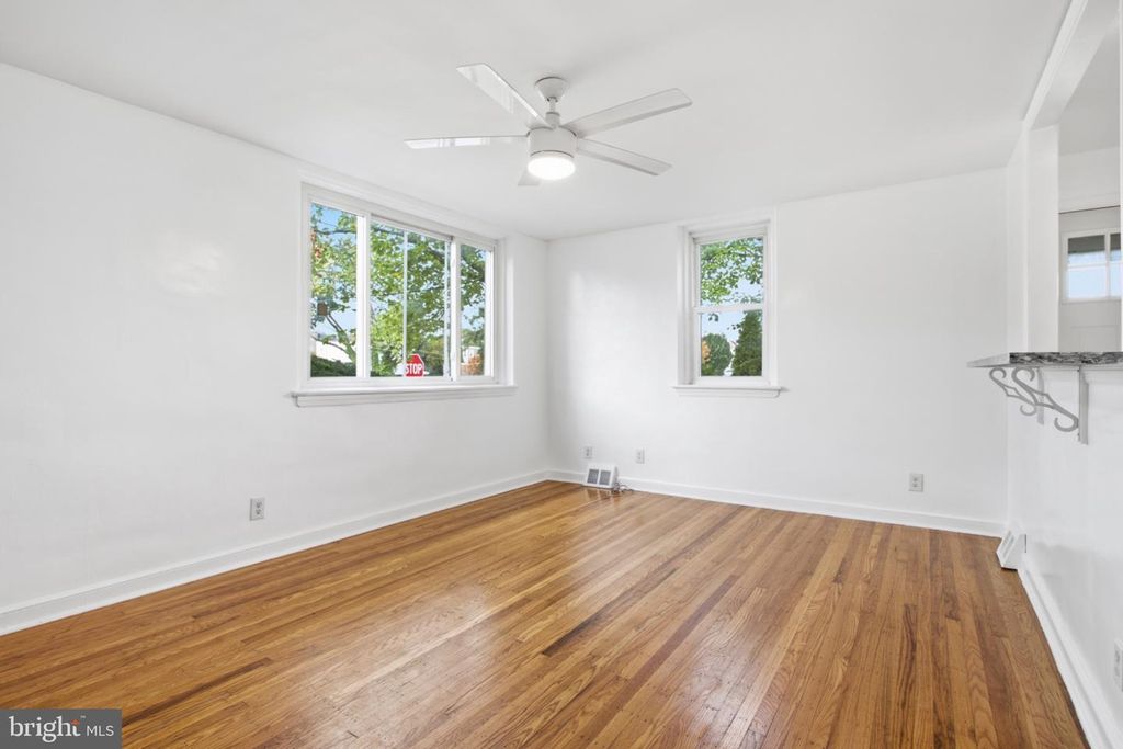 101 E OAK LN, GLENOLDEN, PA 19036 — photo 5