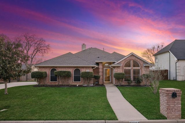 2741 Naples Drive, Hurst, TX 76054
