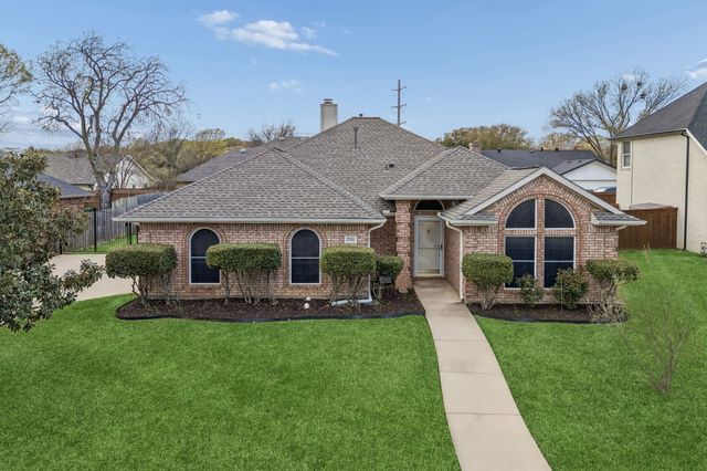 2741 Naples Drive, Hurst, TX 76054