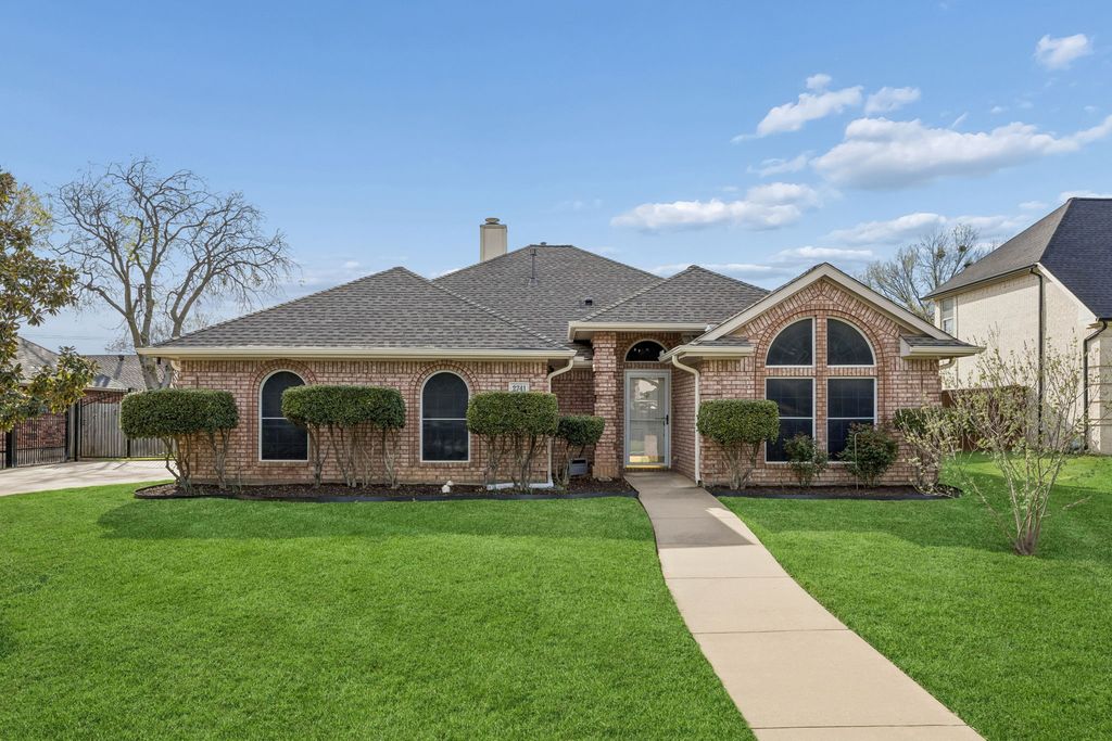 2741 Naples Drive, Hurst, TX 76054