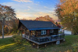 19 Smith St, Fairhaven, MA 02719