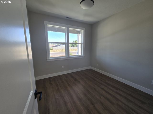 447 Sw 15th Ave, Canby, OR 97013
