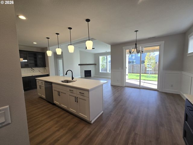 447 Sw 15th Ave, Canby, OR 97013
